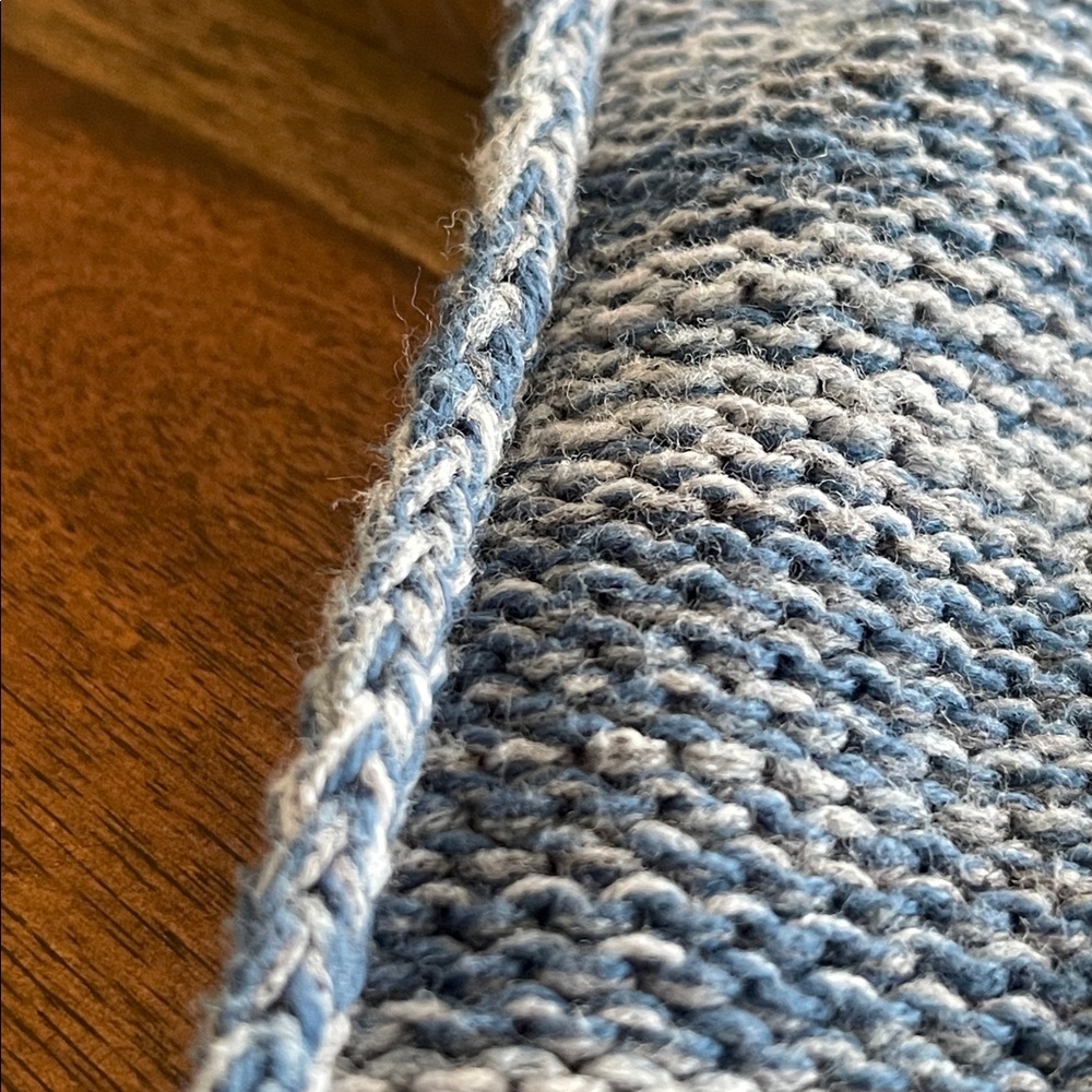 Urban Outfitters  sleeveless Cropped Knit Sweater Vest Blue Boxy Fit size Medium - Picture 15 of 16